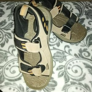 end-of-summer sale!Spalding men's sandals size 7.5